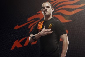 向赌客提供湖人詹姆斯和戴维斯伤情信息，前NBA球员兼教练拒认罪，湖人队詹姆斯和戴维斯